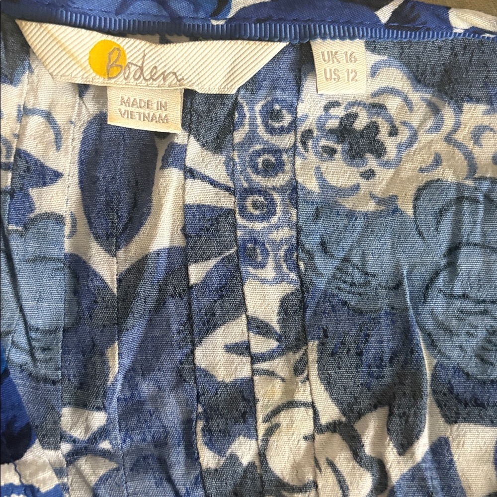 3 Boden Blue and White Floral and Green and White size 16 Blouses - Picture 15 of 16